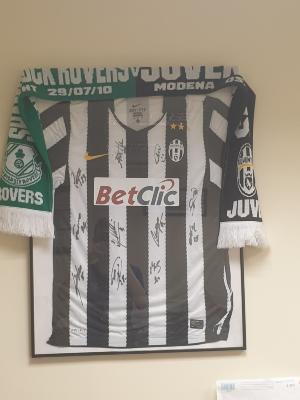 Jersey, Juventus, signed and framed, Juventus v Shamrock Rovers, Modena 2010
